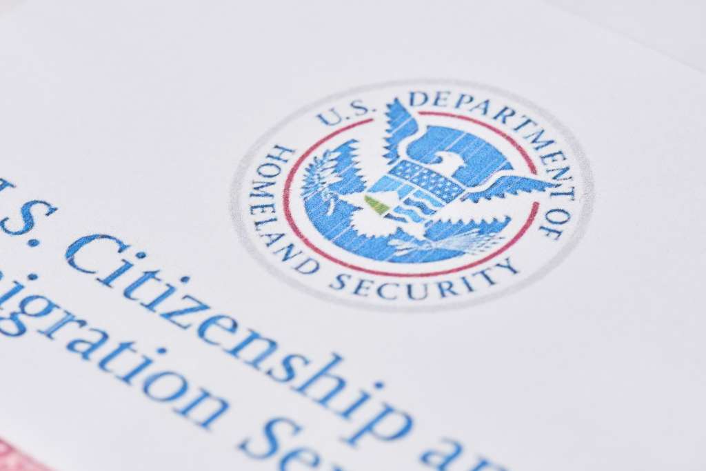 ¿Si tengo familiares ilegales en Estados Unidos me niegan la visa?